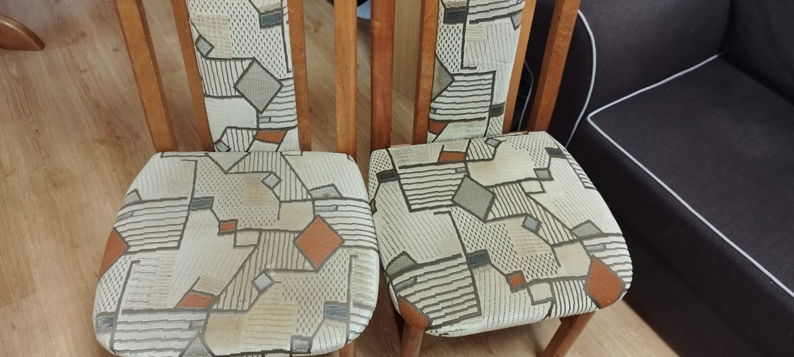 Tisztított és tisztítatlan szék összehasonlítása